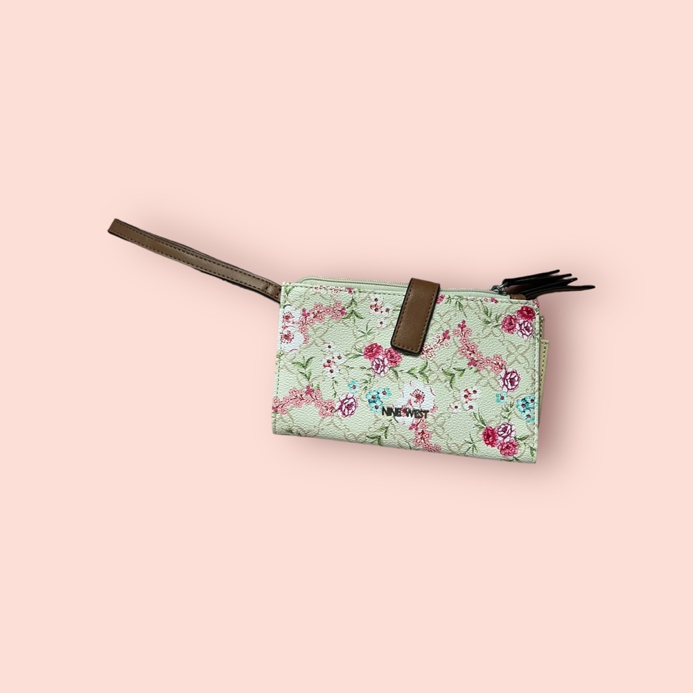 FLORAL NINE WEST WALLET